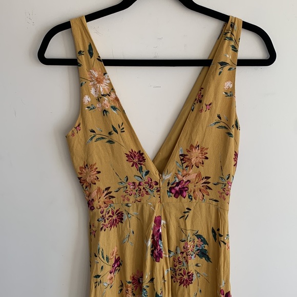 Dynamite Floral Dress - Picture 4 of 11